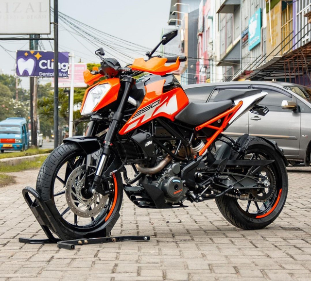 Tampilan depan KTM 250 Duke bekas. Foto: Motobrads