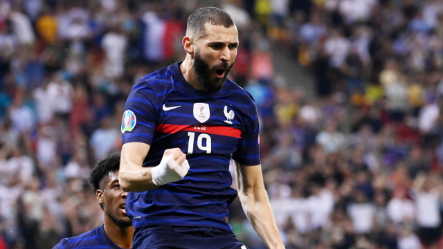 Selebrasi pemain Prancis Karim Benzema usai mencetak gol ke gawang Swiss pada babak 16 besar Euro 2020 di National Arena Bucharest, Bucharest, Rumania. Foto: Franck Fife/Reuters