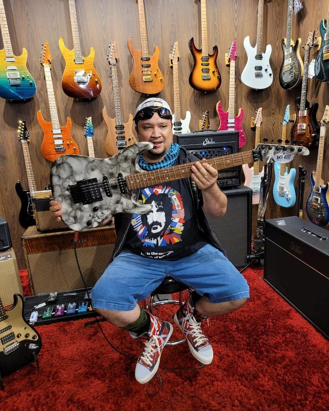 Gitaris Aria Baron. Foto: IG @ariabaron