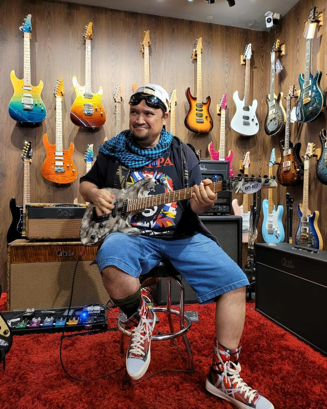Gitaris Aria Baron. Foto: Instagram.com/ariabaron