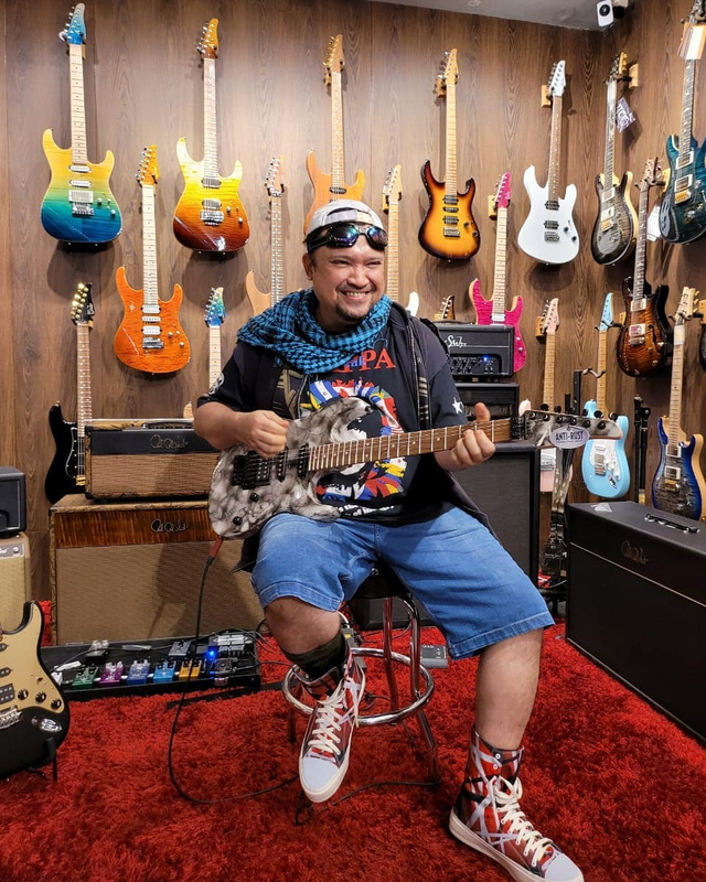 Gitaris Aria Baron. Foto: Instagram.com/ariabaron