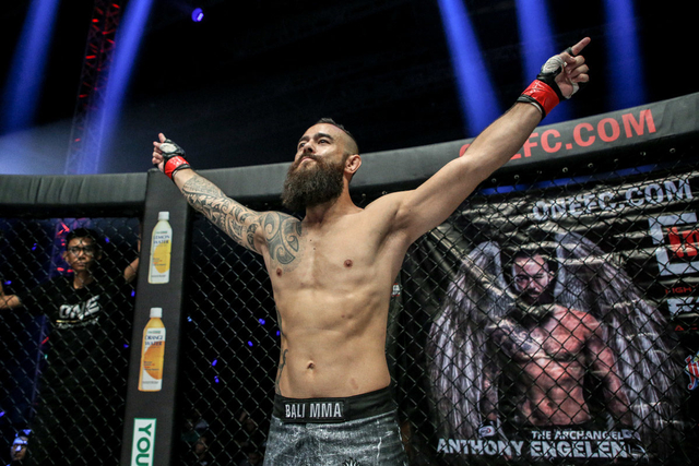 Gaya Anthony Engelen saat berada di atas Circle ONE Championship. Foto: ONE Championship