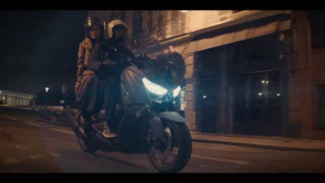 Yamaha XMAX digunakan dalam serial film Lupin Netflix. Foto: Netflix