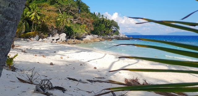 Pulau Durai memiliki pantai yang notabene berpasir putih sebagai ciri khasnya. foto: Milyawati/kepripedia.com