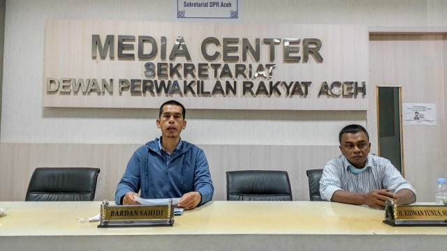 Anggota Komisi I Bidang Hukum, Politik, Pemerintahan, dan Keamanan, Dewan Perwakilan Rakyat Aceh (DPRA), Bardan Sahidi (kanan). Dok. Pribadi