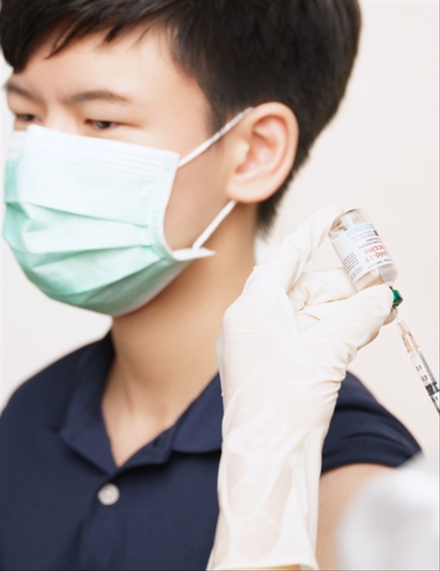 Aturan Vaksinasi COVID-19 untuk Anak Foto: Shutter Stock