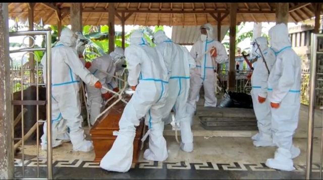 Pemakaman Ki Manteb Soedarsono di Karangpandan, Karanganyar