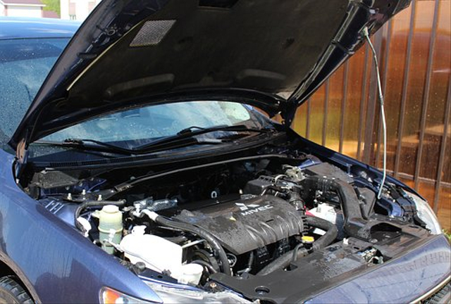 Mesin pada mobil (Foto: Pixabay)