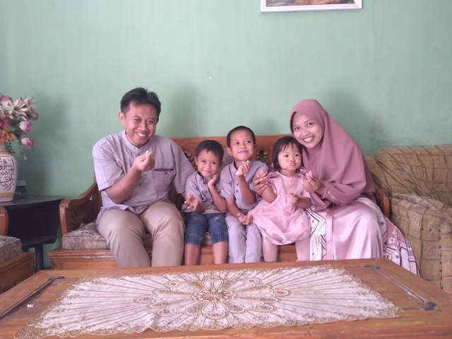 Dani Ramdani dan keluarganya. Foto: dok