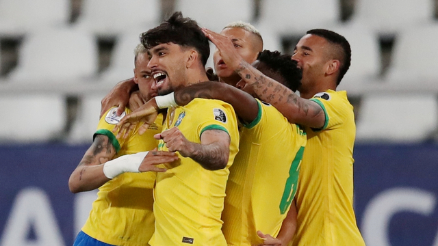 Selebrasi Timnas Brasil usai mencetak gol pada laga Brasil vs Chile di Copa America 2021 Foto: Ricardo Moraes/REUTERS