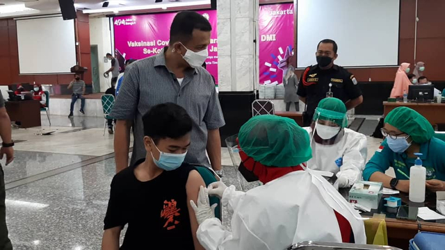 Vaksinasi anak dan ulama di Blok C, Cakung, Jakarta Timur.  Foto: Dok. Istimewa