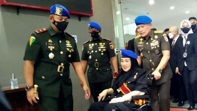 Rachmawati Soekarnoputri saat mengunjungi makam Bung Karno di Blitar pada 17 Juni 2021. Foto: Pemkot Blitar