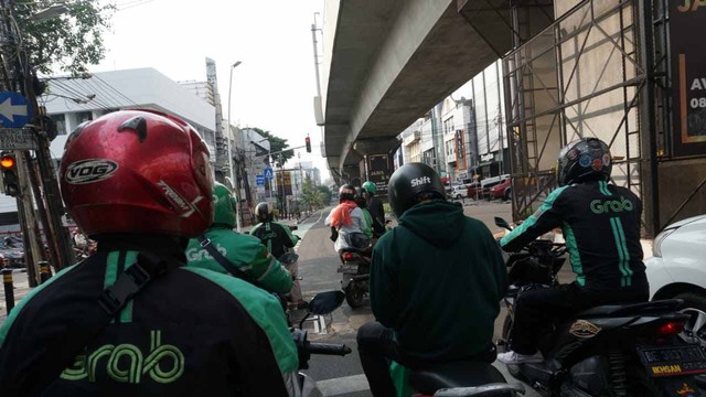 Ojek Online di Jakarta saat penerapan PPKM Darurat. Foto: Jamal Ramadhan/kumparan