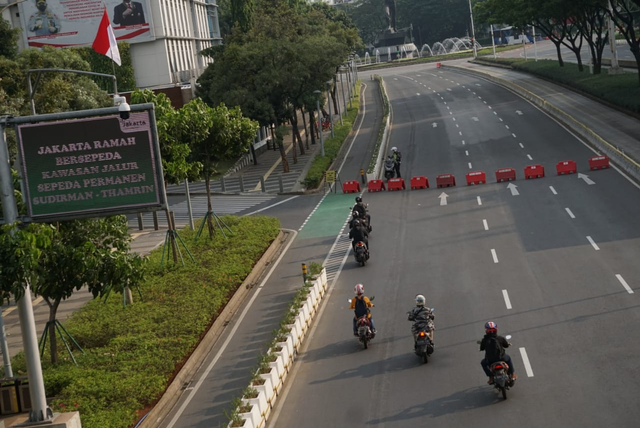 Penyekatan di Bundaran Senayan Jakarta saat penerapan PPKM Darurat. Foto: Jamal Ramadhan/kumparan