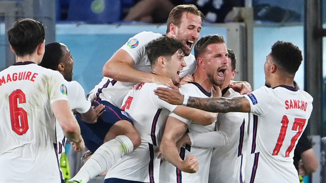 Aksi Jordan Henderson pada laga Inggris vs Ukraina di Euro 2020. Foto: Ettore Ferrari/Reuters