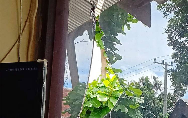 Kondisi ruangan jaga Polsek Awang yang dipecahkan oleh pria mabuk.