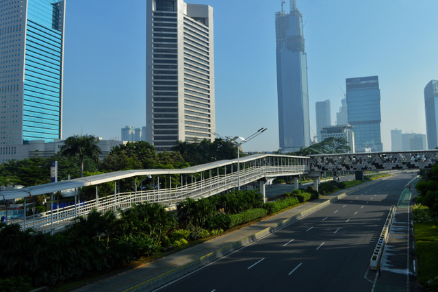 Salah satu JPO yang menjadi Spot foto di kawasan sudirman kini sepi pengunjung. (Yudisald/Jurnalis)