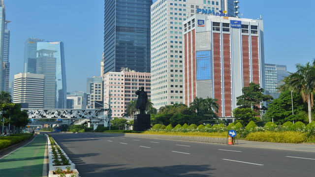Suasana PPKM Darurat Hari ke - 2 di Jl. Jend. Sudirman, Jakarta Selatan. (Yudisald/Jurnalis)