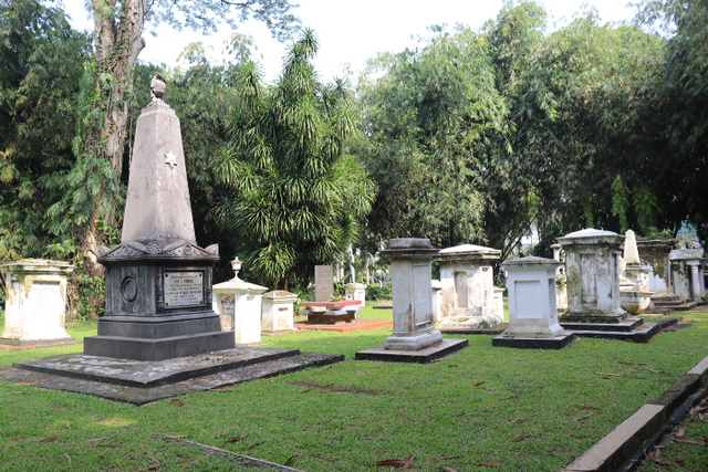 Makam Belanda di Kebun Raya Bogor. Foto : Tatang Rohana (KRB)