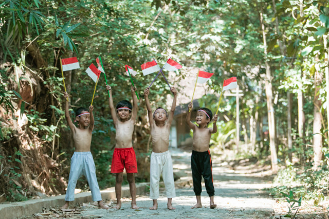 Ilustrasi Anak Indonesia Bermain Bersama. Foto: Pinterest