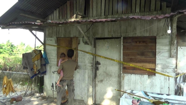 RUMAH papan inilah Melton bacok kepala dan tangan istrinya, Belda, hingga tewas, Sabtu malam (3/7/2021).