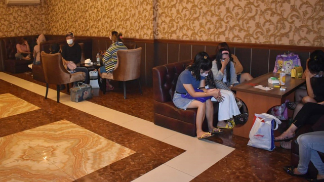 Polisi grebek spa yang masih beroperasi selama PPKM Darurat di Jakarta Selatan.  Foto: Dok. Istimewa