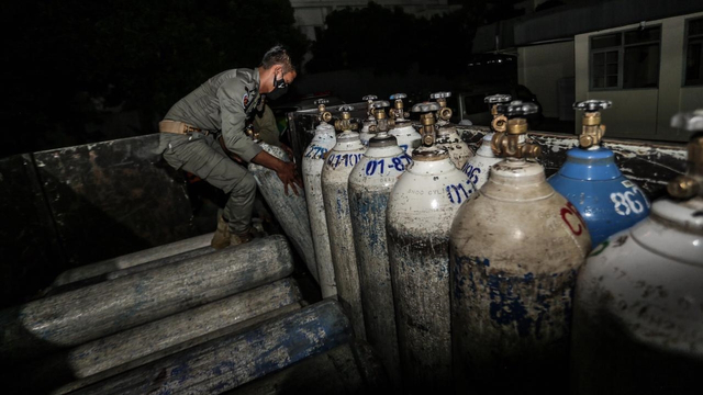 Satgas COVID-19 Kota Bogor membantu pemenuhan kebutuhan oksigen di rumah sakit. Foto: Pemkot Bogor