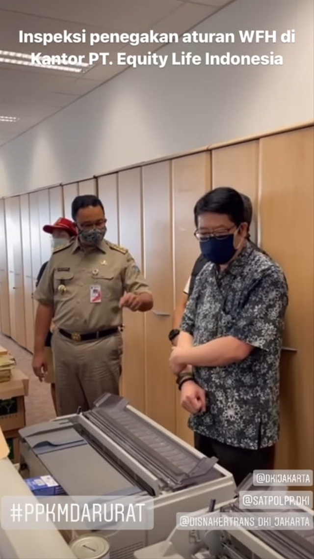 Gubernur DKI Jakarta Anies Baswedan melakukan sidak ke kantor di gedung Sahid Centre di Jalan Jendral Sudirman, Selasa (6/7). Foto: Instagram/@aniesbaswedan