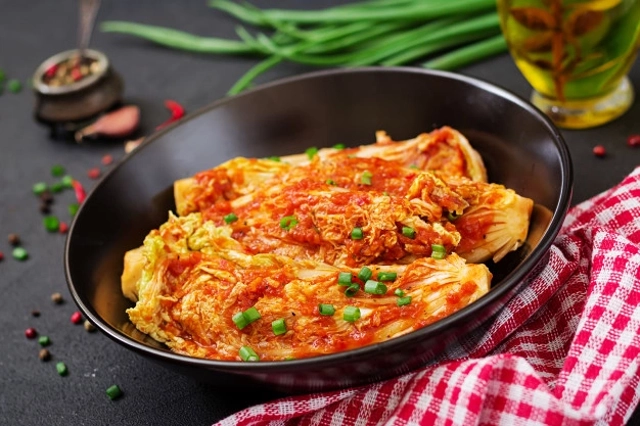 ilustrasi makanan khas Korea, sumber gambar: https://www.freepik.com/