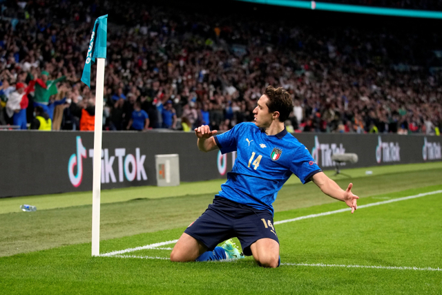 Selebrasi pemain Italia Federico Chiesa usai mencetak gol ke gawang Spanyol pada pertandingan semi final Euro 2020 di Stadion Wembley, London, Inggris.
 Foto: Frank Augstein/REUTERS