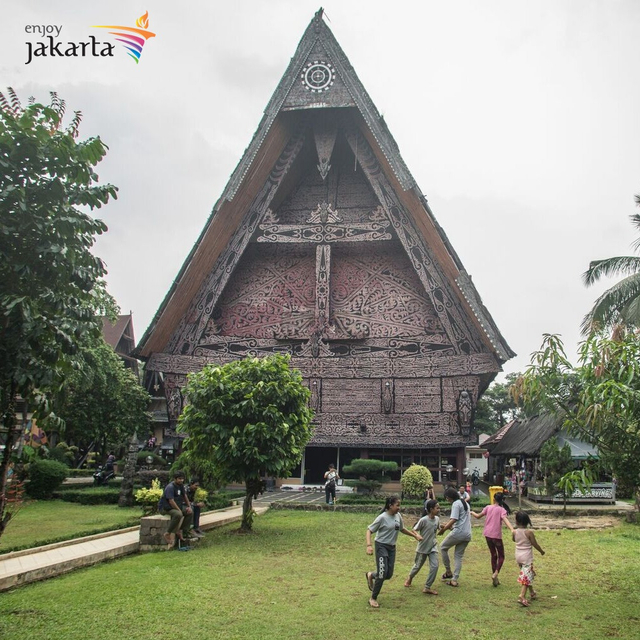 Ilustrasi rumah adat Sumatera Utara. Sumber: Jakarta Tourism