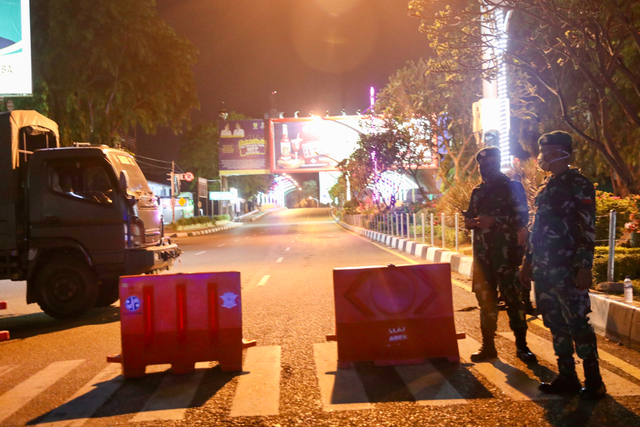 Penutupan Kota Banda Aceh saat pemberlakuan jam malam, pada 1 April 2020 lalu. Foto: Suparta/acehkini