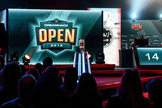 Turnamen eSport (Sumber: unsplash.com/Emmanuel Ekstrom)