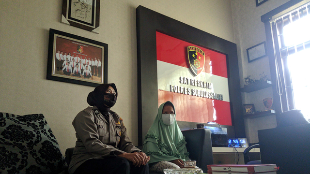 Ibu pembunuh bayinya sendiri di Mapolres Subulussalam, Aceh. Foto: Yudiansyah/acehkini