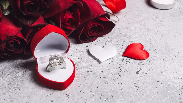 Ilustrasi cincin sebagai hantaran pernikahan. (Dok. Freepik)