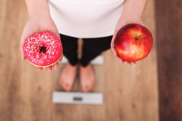 Ilustrasi memilih camilan diet. Foto: Shutter Stock