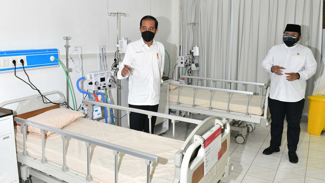 Presiden Joko Widodo hadiri peresmian RS Darurat Asrama Haji Pondok Gede. Foto: Dok. Agus Suparto - Presidential Palace