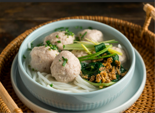 Hidangan bakso ayam yang sangat disukai oleh warga Indonesia. https://www.freepik.com/