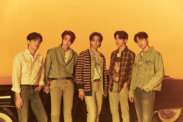 DAY6 pada mini album The Book of Us: Negentropy - Chaos swallowed up in love. (Foto: Official DAY6)