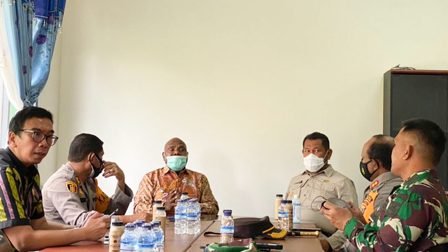 Pertemuan Bupati Tolikada dan Jayawijaya dalam membahas batas antar wilayah. (Dok Humas Polda Papua)