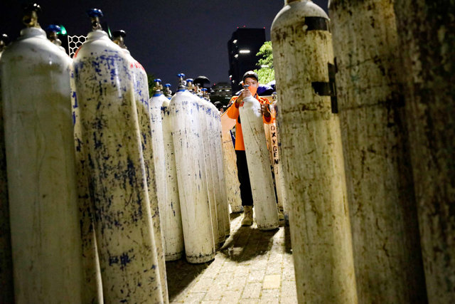 Ilustrasi tabung oksigen. Foto: Willy Kurniawan/REUTERS