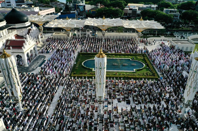Jemaah Salat Idul Adha di Masjid Raya Baiturrahman, Banda Aceh, tahun 2020. Foto: Abdul Hadi/acehkini 
