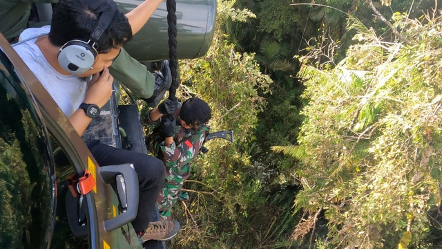 Prajurit TNI Koopsgabssus Tricakti menembak mati dua orang kelompok teroris MIT Poso dalam penyergapan di Pegunungan Tokasa, Desa Tanah Lanto, Kecamatan Torue, Kabupaten Parimo, Sulawesi Tengah, Minggu (11/7). Foto: Puspen TNI