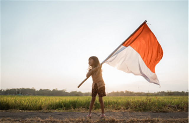 Anak perempuan yang bangga akan Indonesia. https://www.freepik.com/