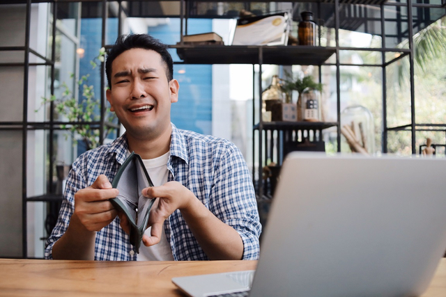 Gaji pertama turun, jangan sampai lakukan 3 kesalahan ini! Foto: Shutterstock.