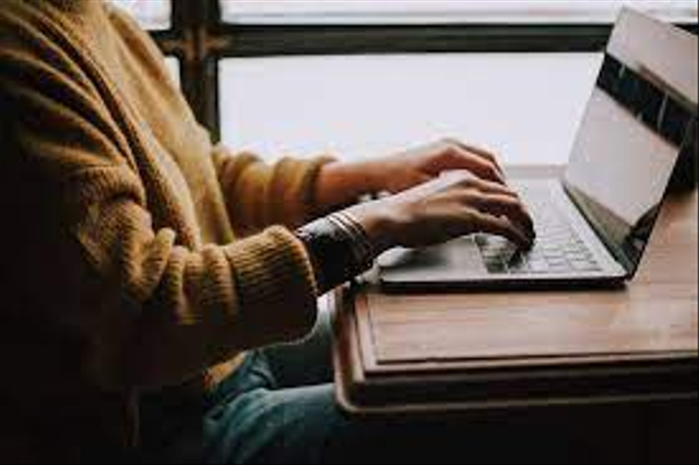 Membuat grafik di excel pada laptop Anda. Foto: dok. https://unsplash.com/