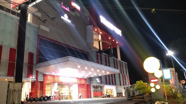 Salah satu mal yang ada di Kota Jambi, ketika hanya bisa menerima delivery. (Foto: M Sobar Alfahri/ Jambikita.id)