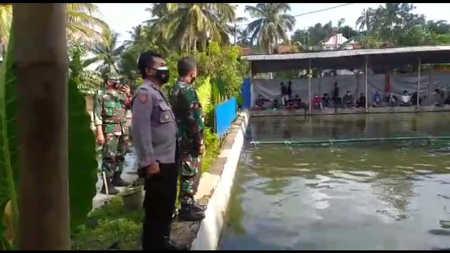 Gugus Tugas Penanganan COVID-19 Kecamatan Indihiang, Kota Tasikmalaya, Jabar membubarkan arena pemancingan Ikan, Selasa (13/7). Foto: Dok. Istimewa