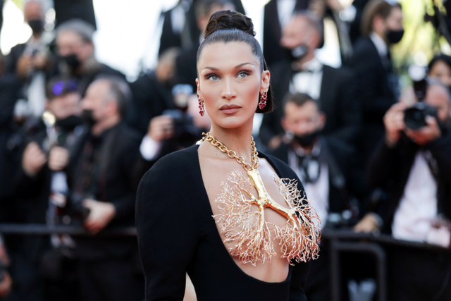 Bella Hadid menghadiri Festival Film Cannes ke-74 di Cannes, Prancis
 Foto: Reinhard Krause/REUTERS
