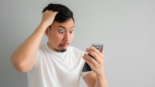 Ilustrasi diteror penagih utang. Foto: Shutter Stock